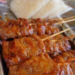 หมูปิ้งโบราณ บ้านยายลอย เอื้ออาทร วัดพระเงิน