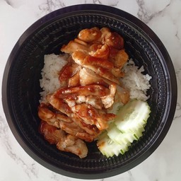 ข้าวไก่สไปซีี  (ซอสเผ็ด)