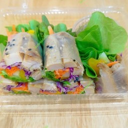 สลัดโรลอกไก่พริกไทยดำ