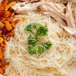 🥡 หมี่คลุก ไก่ฉีก 🐥เด็ดกะเพรา🥬