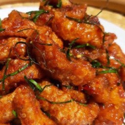 ผัดพริกแกงกากหมูราดข้าว