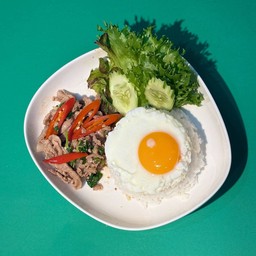 ข้าวไข่คนกระเพราหมูสันคอสไลด์