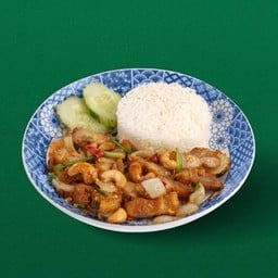 หมูกรอบผัดเม็ดมะม่วง