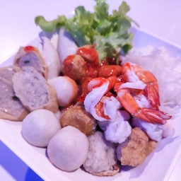 เย็นตาโฟลูกชิ้นปลา พิเศษ