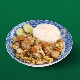 หมูกรอบผัดไข่