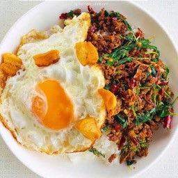 ข้าวไข่ดาว+กระเพราเนื้อสับ