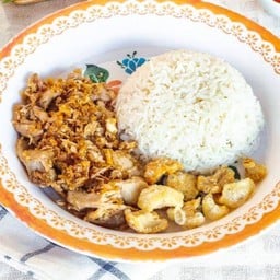 ผัดกระเทียมราดข้าว.