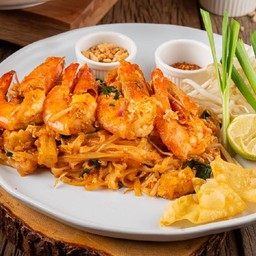 ผัดไทยกุ้งสด (กุ้งไซส์ L 4 ตัว)