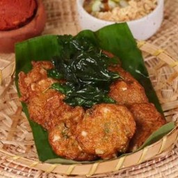 ทอดมันประกายยอดมะพร้าวอ่อน หอมฉุย กินเล่นก็ฟิน!