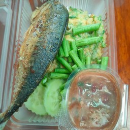 ข้าวปลาทู+น้ำพริกกะปิ+ไข่เจียวชะอม
