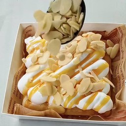 วาฟเฟิล มินิ วิปคาราเมลอัลมอนด์