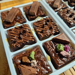 บราวนี่ช็อกโกแลต กล่อง 6 ชิ้น ว่าง  1 กล่อง