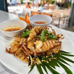 หมึกไข่ ทอดกระเทียม