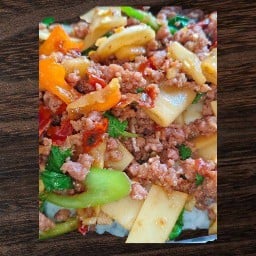 ครัวกระเพราเนื้อพริกแห้ง หินเหล็กไฟ หนองขอน