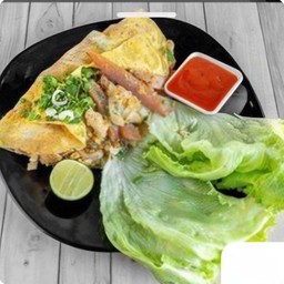 ผัดซีอิ้วกุ้งสดห่อไข่