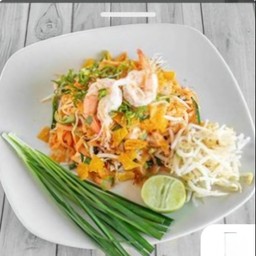 ผัดไทยกุ้งสด