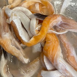 ท้องแซลม่อน 1 ขีด