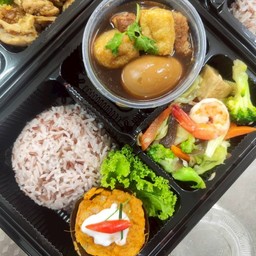 ข้าวหอมแดง+ห่อหมกปลากะพง+ไข่พะโล้+ผัดผัก