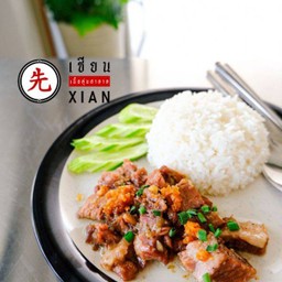 ข้าวเนื้อตุ๋นผัดกระเทียมพริกไทยดำ