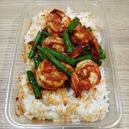 ผัดพริกแกงกุ้งถั่วฝักยาว