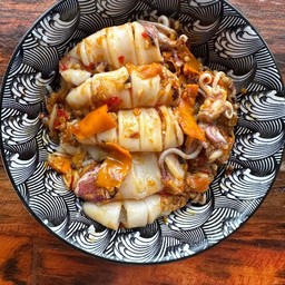ข้าวหน้าหมึกกะตอยผัดพริกเหลือง