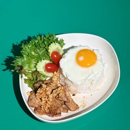 ข้าวหมูทอดกระเทียม
