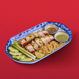 ข้าวผัดหมูกรอบ