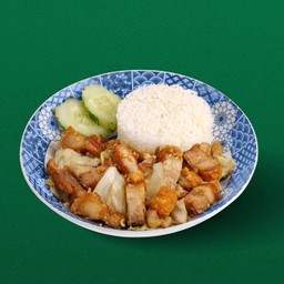 หมูกรอบผัดกะหล่ำปลี