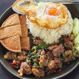 กะเพรา-หมูชิ้น