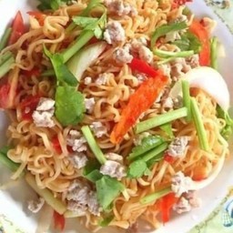 ยำมาม่า+หมูสับ