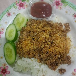 หมูสับกระเทียมราดข้าว