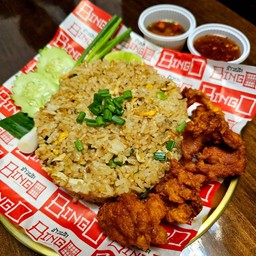 ข้าวผัดไก่ทอด