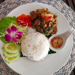 ข้าวกระเพราหมูชิ้น