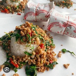 เมนูใหม่ พี่น้อง (กระเพราหมู ห่อ 1แถม1)