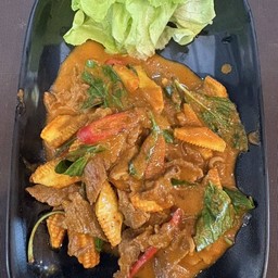 ผัดพริกแกงเนื้อ