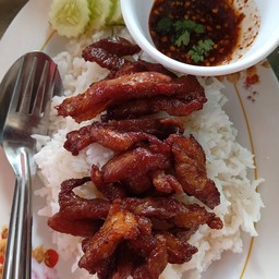 หมูแดดเดียวราดข้าว