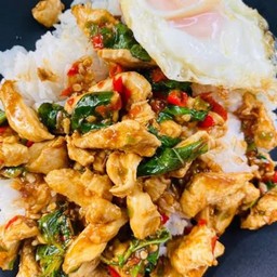 ข้าวราดกะเพราไก่+ไข่ดาว