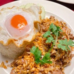 ข้าวไข่ดาว+หมูกระเทียม