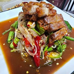 ตำเส้นเล็กปลาร้า หมูกรอบ