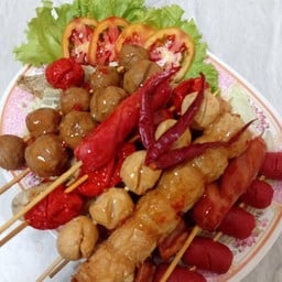 ร้านลูกชิ้นทอดเจ๊เมย์เจ้าเก่า