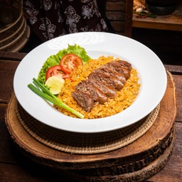 ข้าวผัดไส้กรอกเยอรมันพรีเมี่ยม