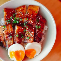 ข้าวหมูสามชั้นย่างเทอริยากิ