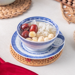 เห็ดหูหนูต้มเม็ดบัวพุทรา 银耳莲子红枣甜汤 Stewed White Fungus with Lotus Seeds & Jujube