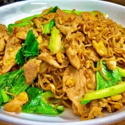 มาม่าผัดซีอิ้วหมู