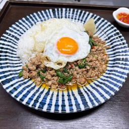 Chicken Gapao Rice with soup
