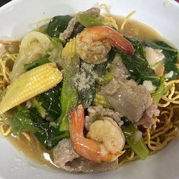 ราดหน้าหมี่กรอบ