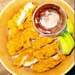 ข้าวไก่กรอบ น้ำจิ้มแจ่ว