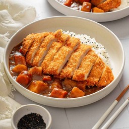 แกงกะหรี่หมูทอด พร้อมข้าว