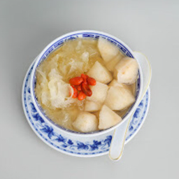สาลี่ต้มเห็ดหูหนูเก๋ากี้  银耳枸杞炖雪梨 Boiled Ear Mushrooms with Goji Pear