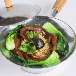 ขาห่านอบหมี่ 鹅掌煲面Braised Goose Feet With Noodles